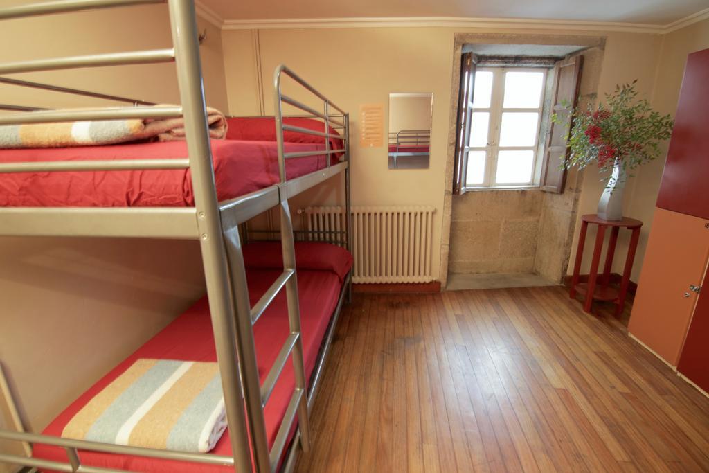 Albergue O Fogar De Teodomiro ซานติอาโก เด กอมโปสเตลา ภายนอก รูปภาพ