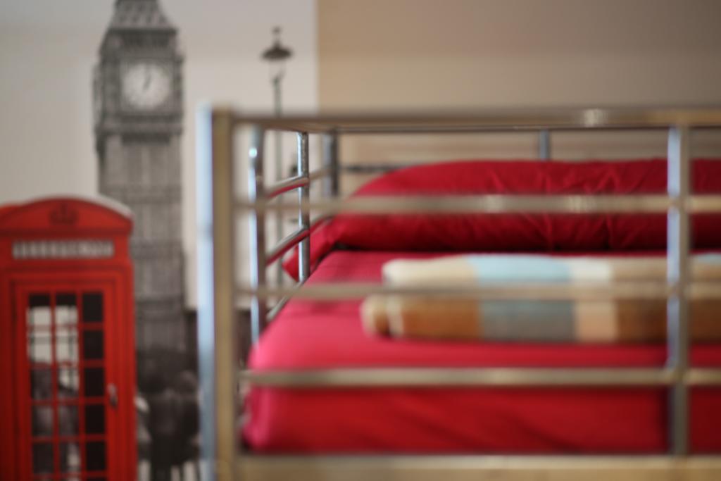 Albergue O Fogar De Teodomiro ซานติอาโก เด กอมโปสเตลา ภายนอก รูปภาพ