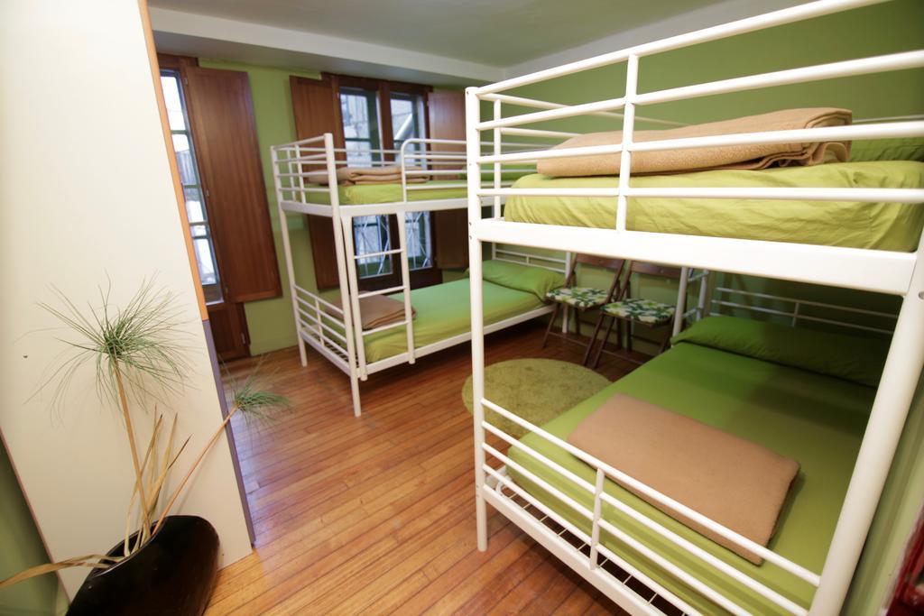 Albergue O Fogar De Teodomiro ซานติอาโก เด กอมโปสเตลา ภายนอก รูปภาพ
