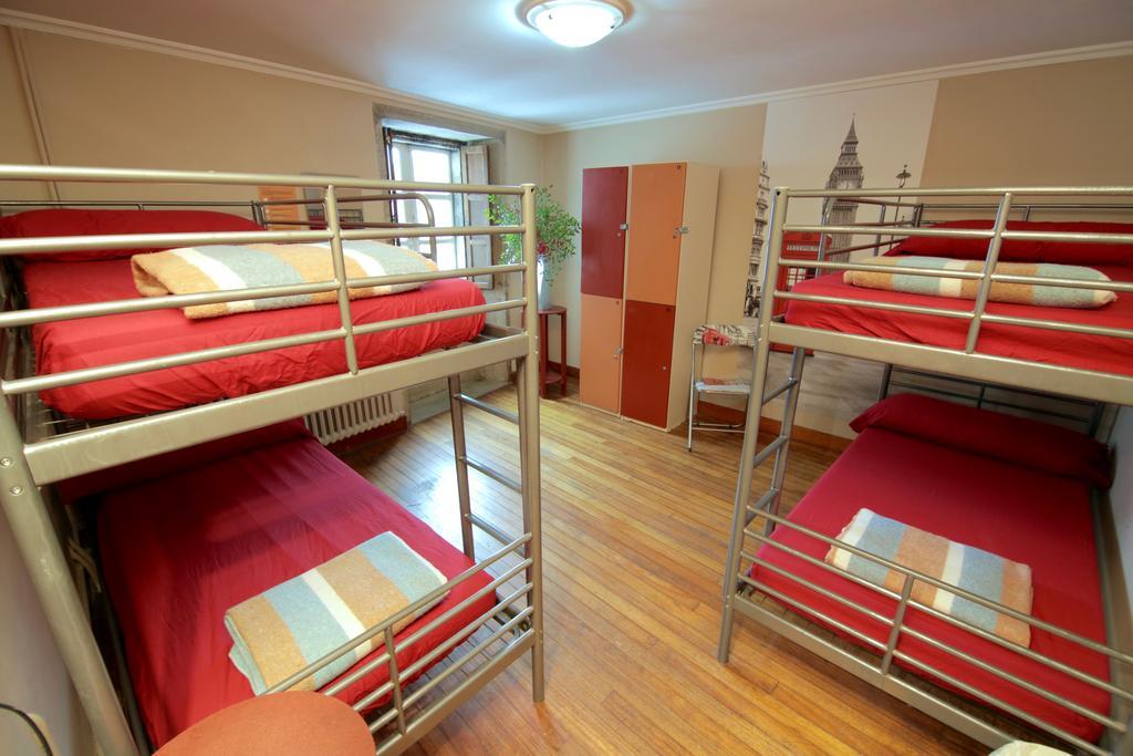 Albergue O Fogar De Teodomiro ซานติอาโก เด กอมโปสเตลา ภายนอก รูปภาพ