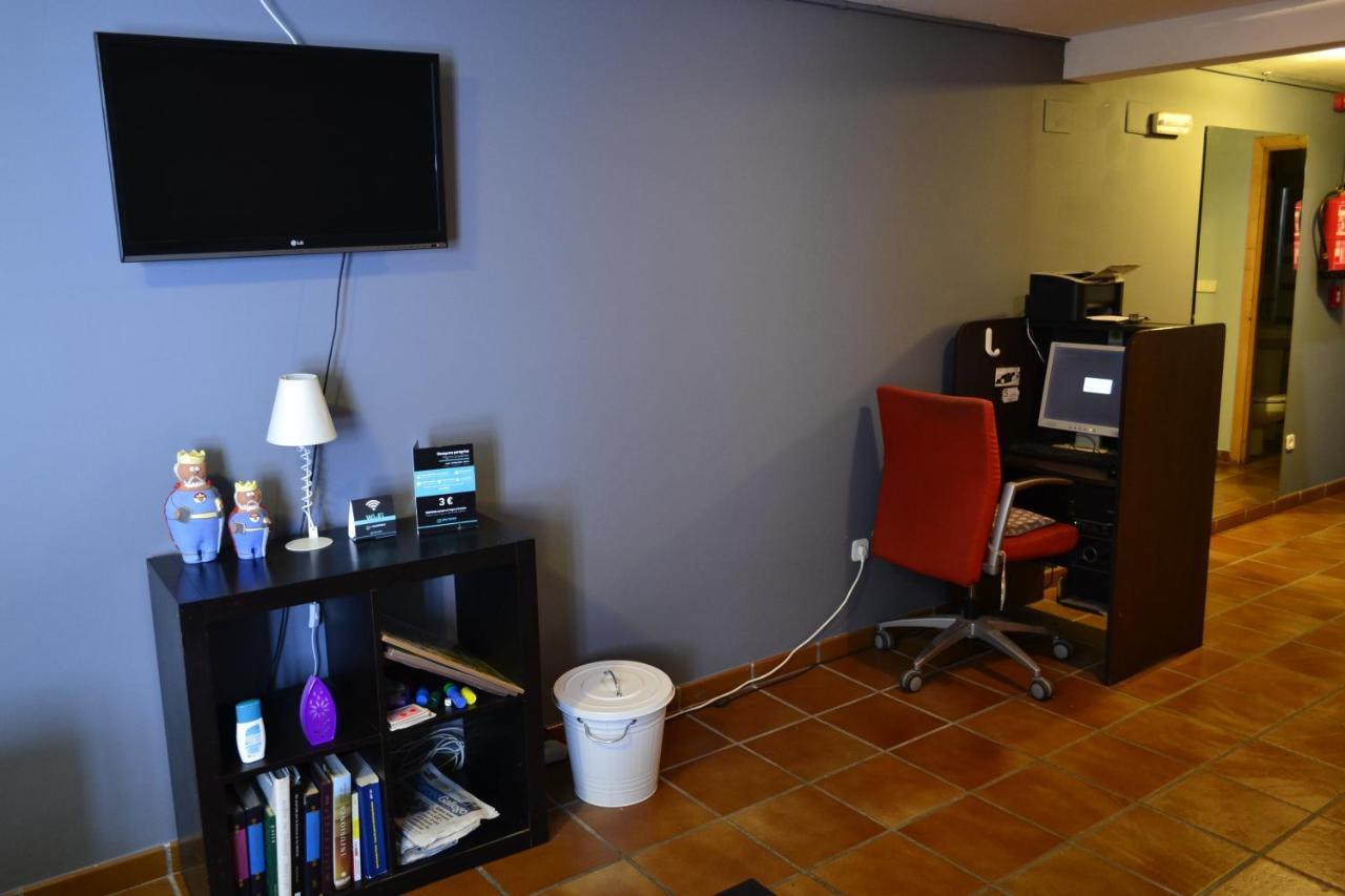 Albergue O Fogar De Teodomiro ซานติอาโก เด กอมโปสเตลา ภายนอก รูปภาพ