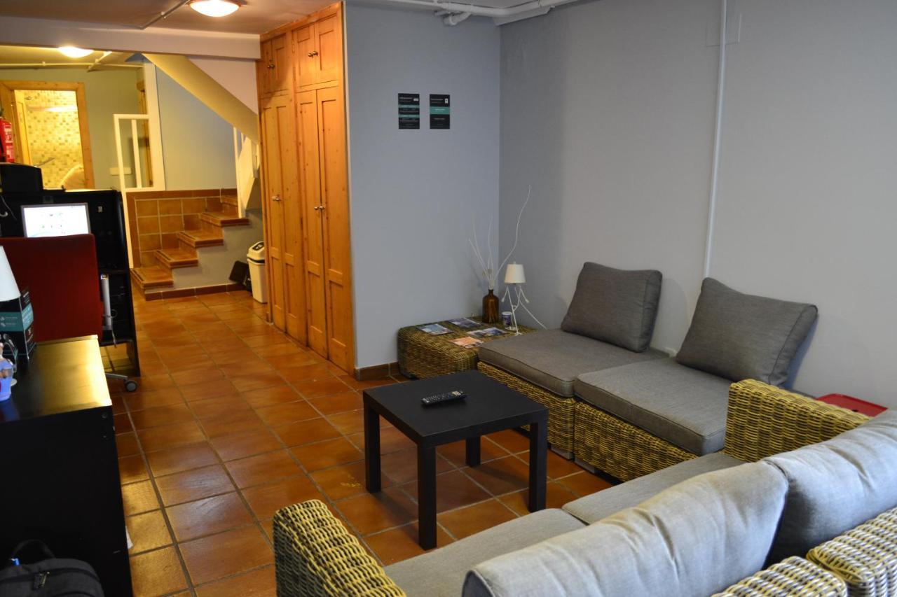 Albergue O Fogar De Teodomiro ซานติอาโก เด กอมโปสเตลา ภายนอก รูปภาพ