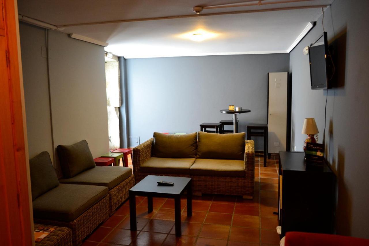 Albergue O Fogar De Teodomiro ซานติอาโก เด กอมโปสเตลา ภายนอก รูปภาพ