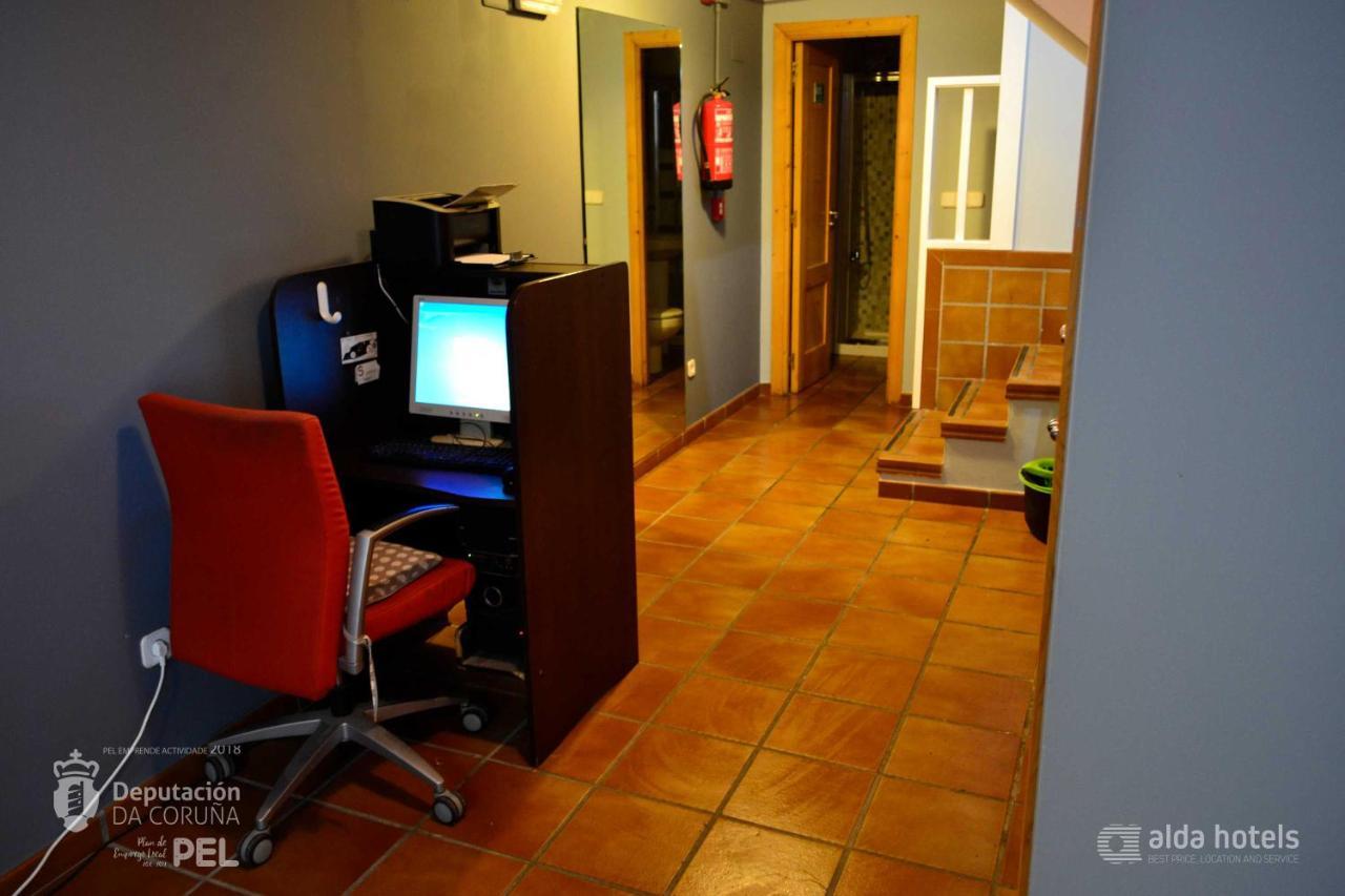 Albergue O Fogar De Teodomiro ซานติอาโก เด กอมโปสเตลา ภายนอก รูปภาพ