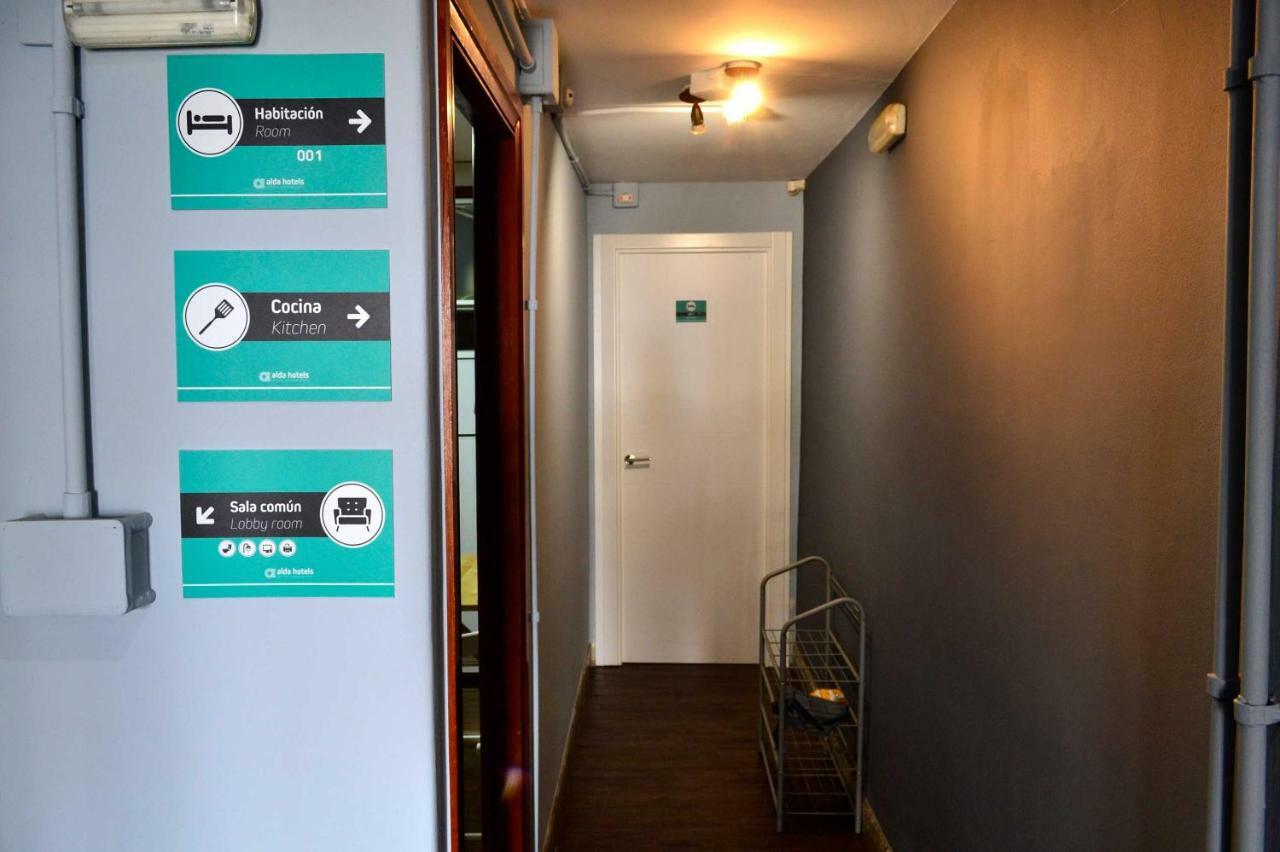 Albergue O Fogar De Teodomiro ซานติอาโก เด กอมโปสเตลา ภายนอก รูปภาพ