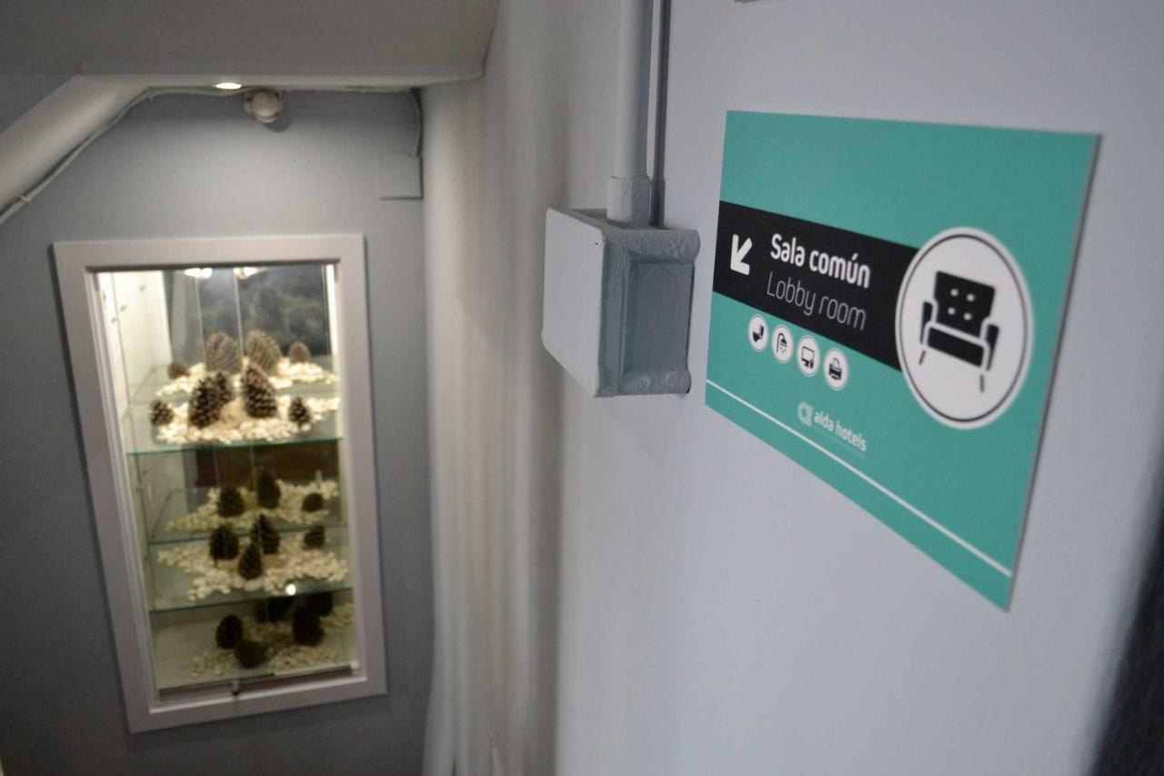 Albergue O Fogar De Teodomiro ซานติอาโก เด กอมโปสเตลา ภายนอก รูปภาพ